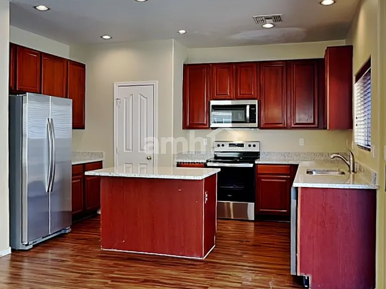 6424 W Branham Ln — Photo 3