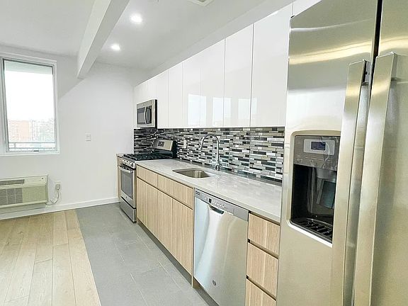 4th image of 28-16 21st St #609