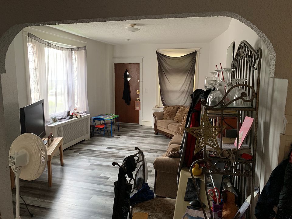 1st fl living room 