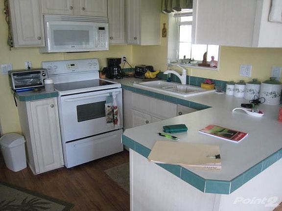 3rd image of 915 Antelope Dr