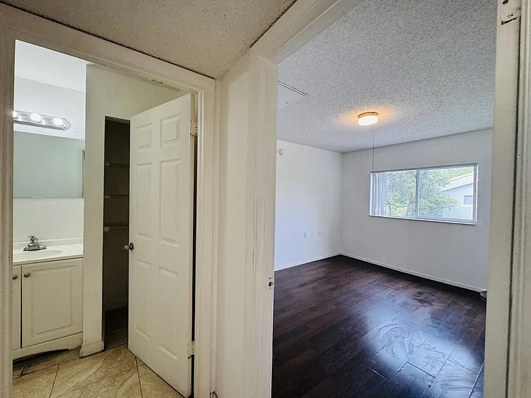 1068 N Benoist Farms Rd — Photo 23