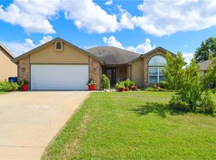 329 W 26th Ln, Eudora, KS 66025