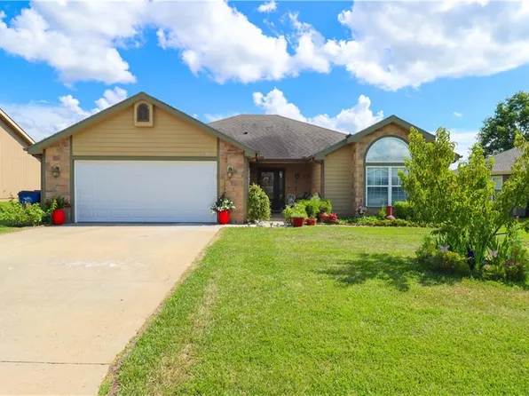 329 W 26th Ln, Eudora, KS 66025