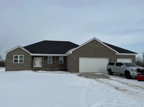 7025 Dryden Rd, Almont, MI 48003