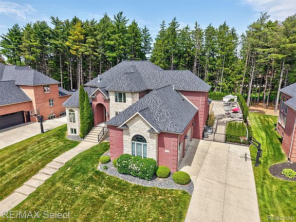 4th image of 3334 Creekview Dr