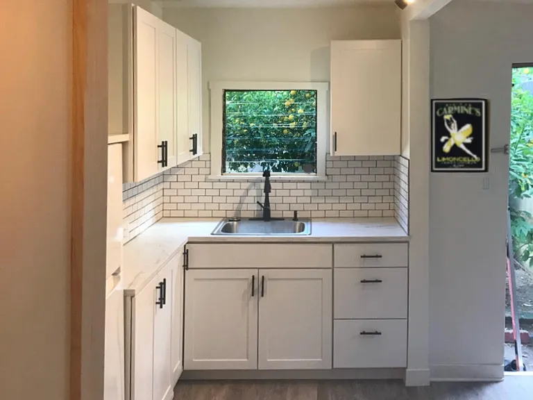 910 E Elk Ave #A — Photo 11