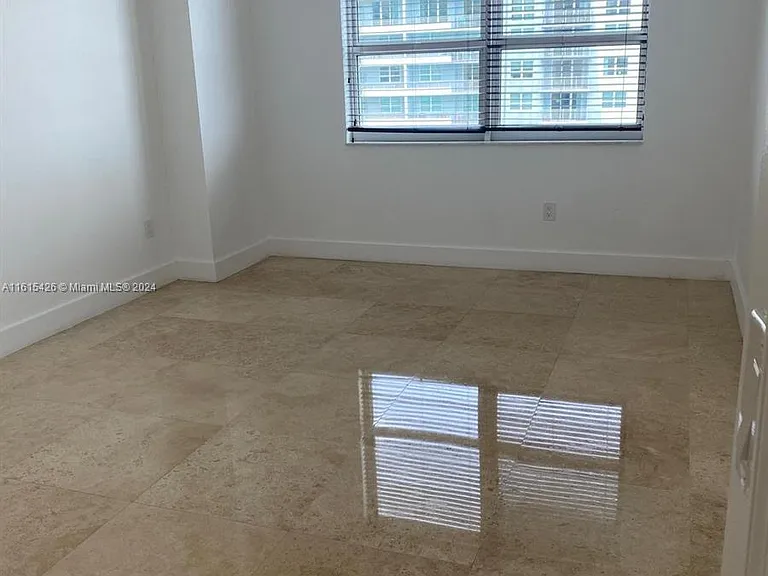 1155 Brickell Bay Dr #3008 — Photo 6