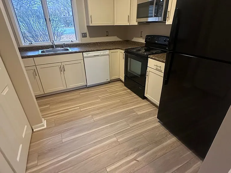 329 Shenandoah Cir — Photo 4