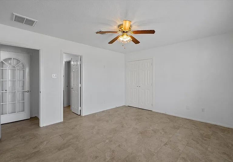 2421 Caroline St — Photo 17
