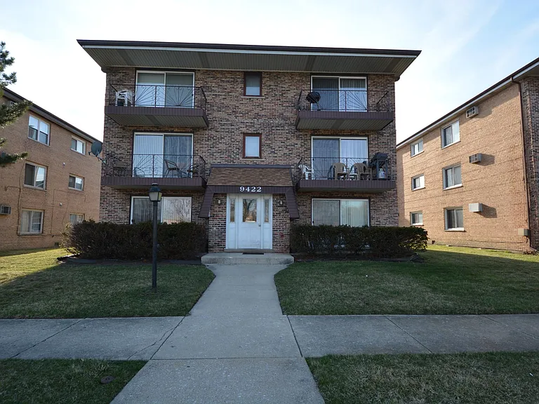 9422 S 78th Ct #2S — Photo 1