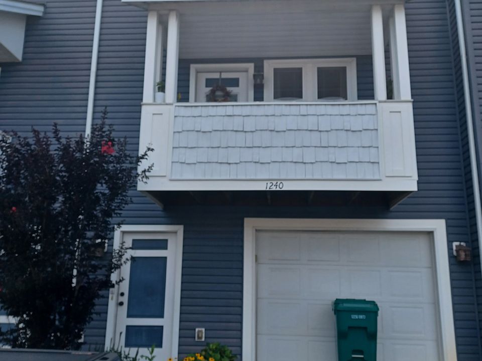 1st image of 1240 Frost Pl
