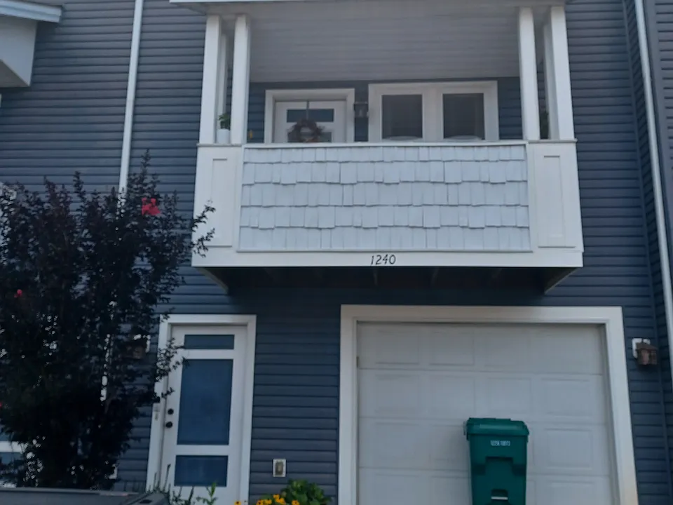 1240 Frost Pl