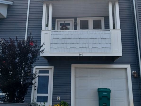 1240 Frost Pl