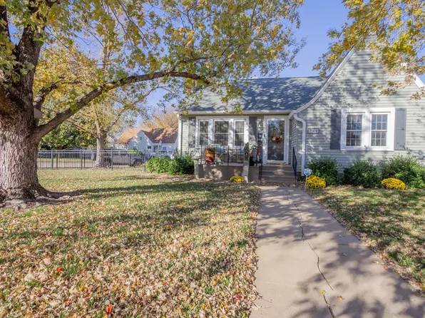 360 Sunset Dr, Salina, KS 67401