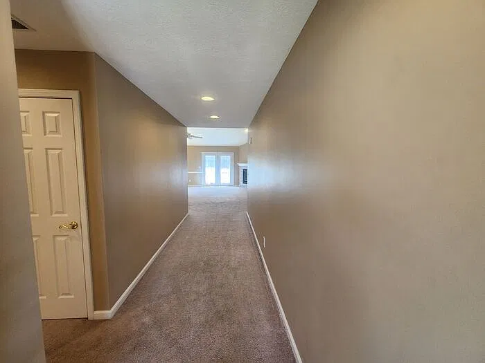 3 bed, 2.0 bath, 1477 sqft, $1,700 — Photo 2
