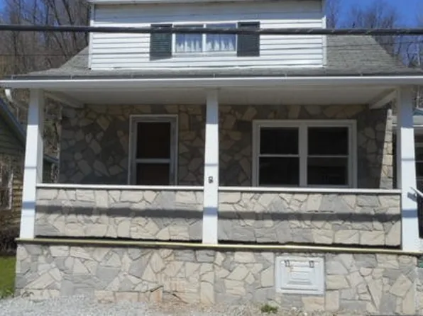317 Pike Run Dr, Daisytown, PA 15427