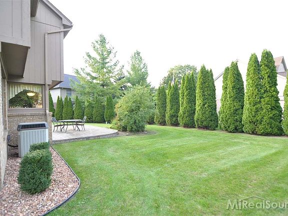 4th image of 43618 Trillium Dr