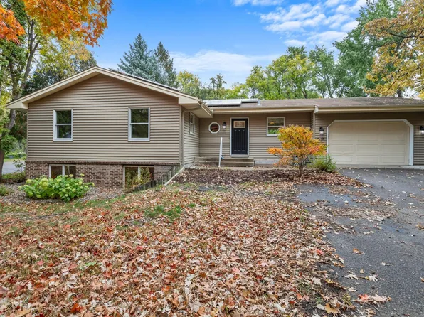 8435 Red Oak Dr, Mounds View, MN 55112