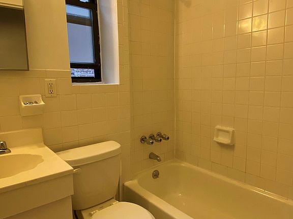 5th image of 212 E 83rd St APT 5A