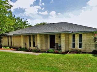 810 Pierce Rd, Red Oak, TX 75154