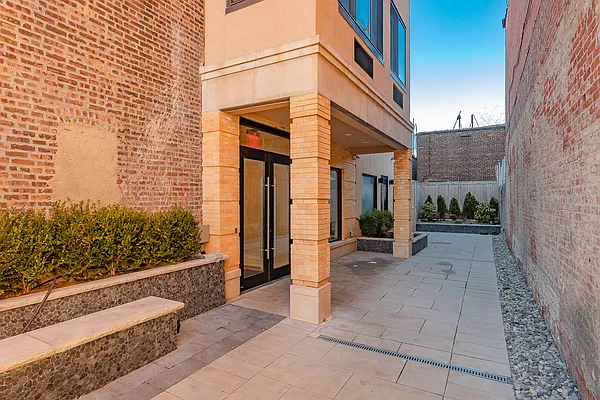 Rented by MySpaceNYC | media 26