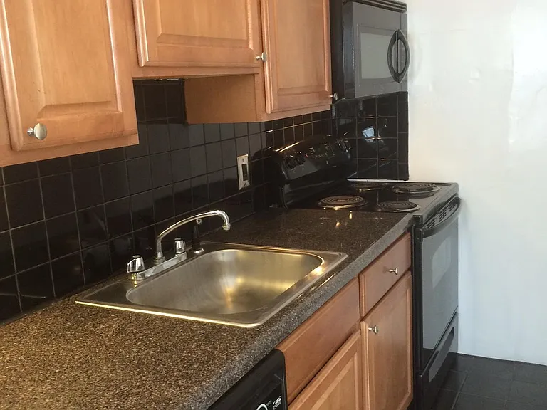 Mark Twain Apartments — Photo 7