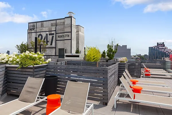 Rented by Greystar | media 35