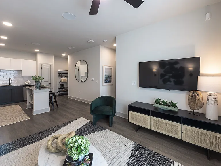 Domain Benbrook — Photo 33