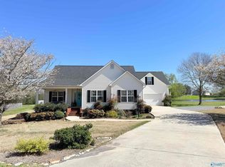 154 Lake Ridge Ln, Guntersville, AL 35976