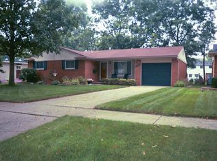 8737 Lozen Dr, Sterling Heights, MI 48313