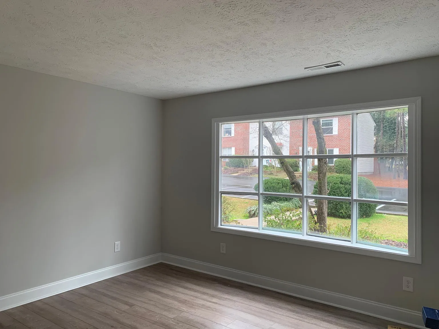 735 N Bennett St — Photo 2