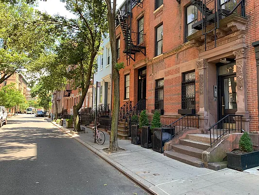 Rented by Flatiron Real Estate Advisors LLC | media 21