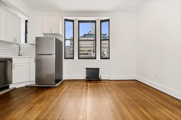 Rented by Monarch Realty Holdings | media 19