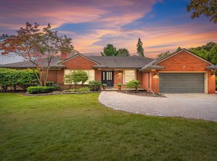 727 N Renaud Rd, Grosse Pointe Woods, MI 48236