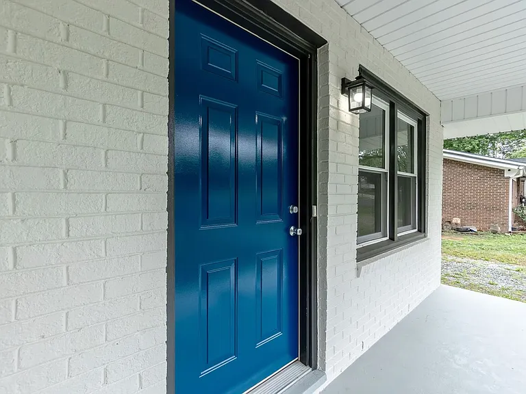 1322 Elm St — Photo 3