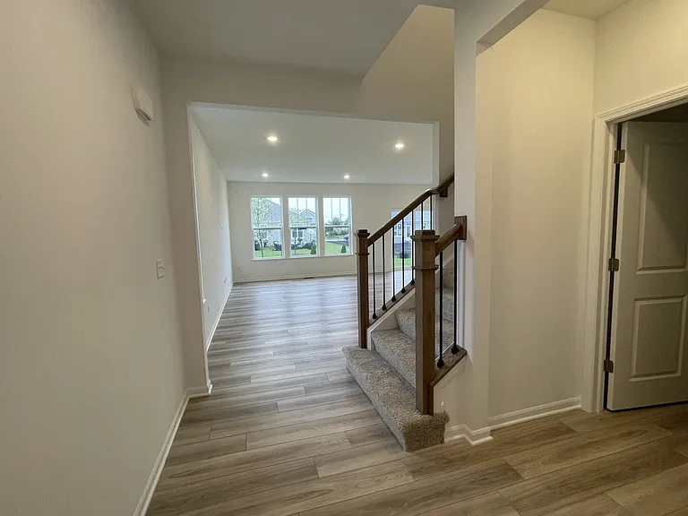 25550 W Maurice Ln — Photo 2