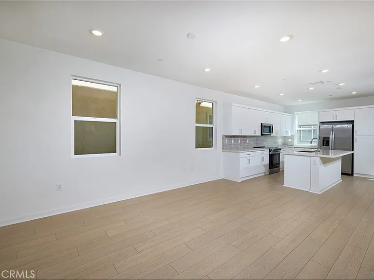 6045 Fairfax Dr — Photo 4