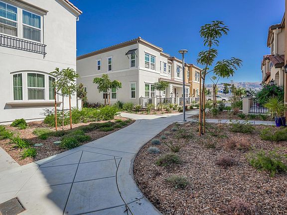 3rd image of 804 Saint Solange Ln