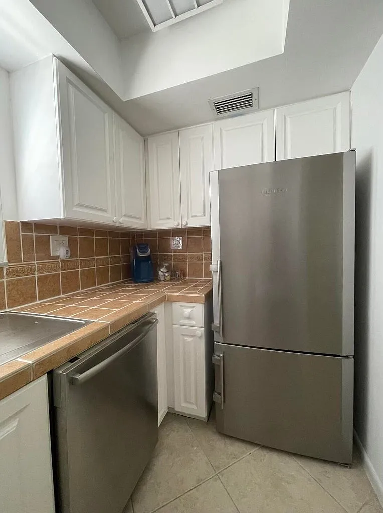 Building Photo - 1202 Palm Trl #6