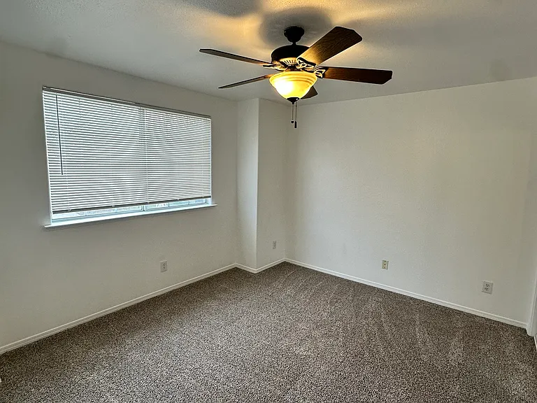 5753 W Bedford Ave — Photo 20