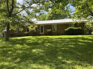 321 Whispering Oaks St, Summertown, TN 38483