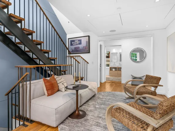 430 Hudson Street image 7 of 34