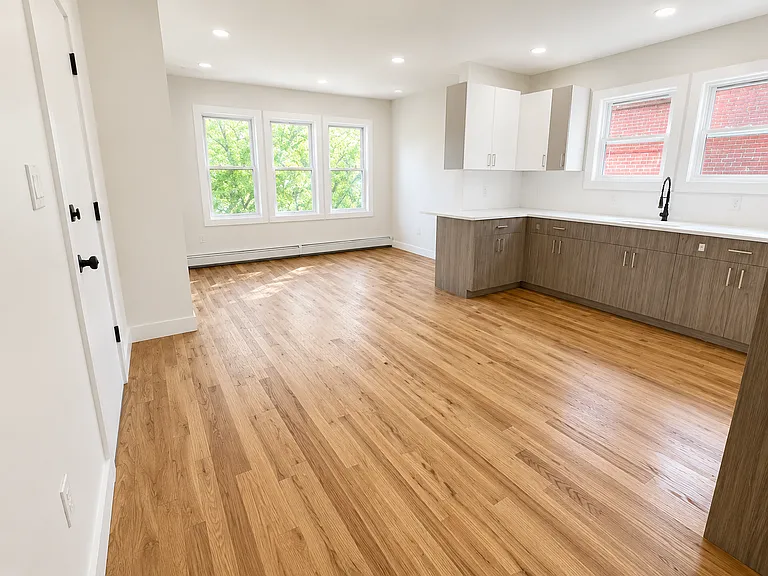 207-209 Hansbury Ave #B — Photo 10