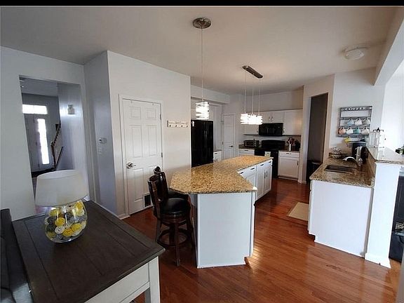 5th image of 8673 Alizarin Ave