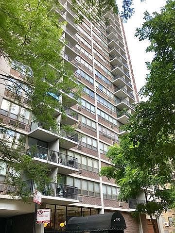 1st image of 2740 N Pine Grove Ave APT 17