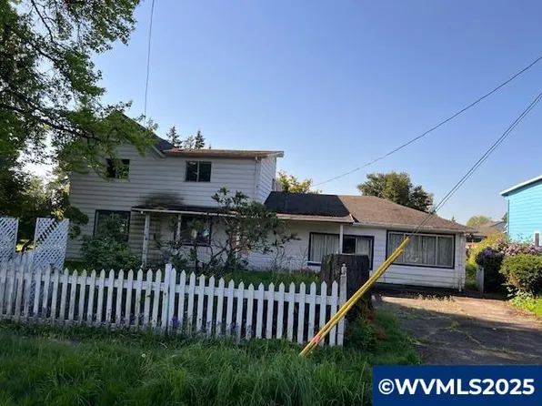1514 E 7th St, Newberg, OR 97132