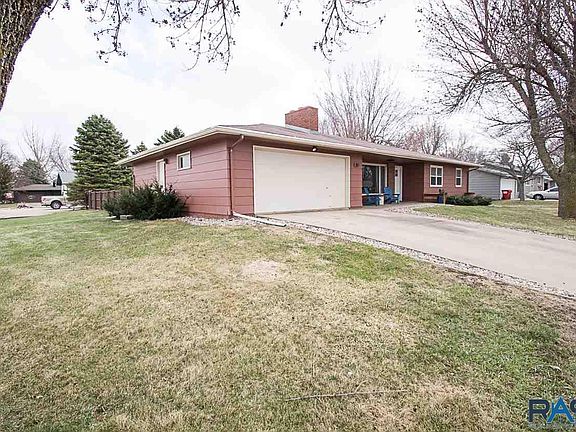 2nd image of 100 Ivy Ln