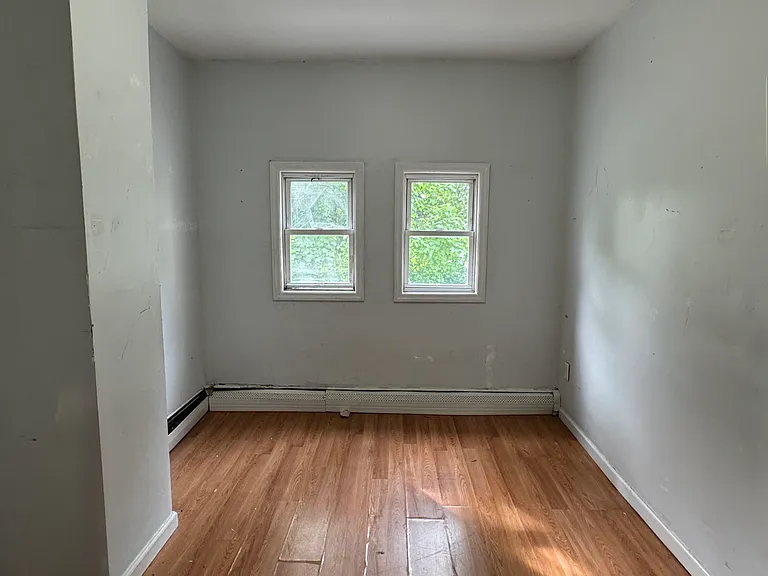 Mallory Ave — Photo 14