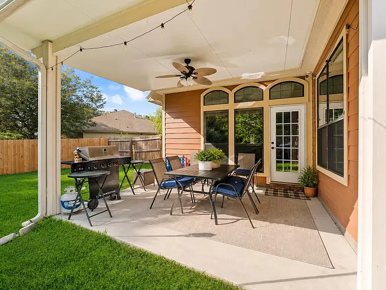 976 Northampton Dr — Photo 29