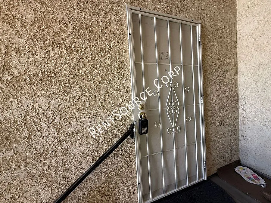 2 Bedrooms/1 Bathroom Upstairs Condo for Rent in Rosamond in Kern County — Photo 3